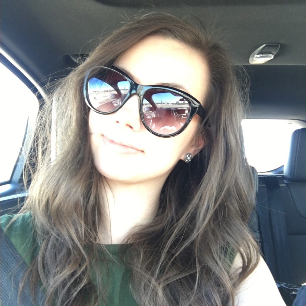 Meet your Posher, Ashley